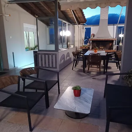 Marvic House Exaplatanos