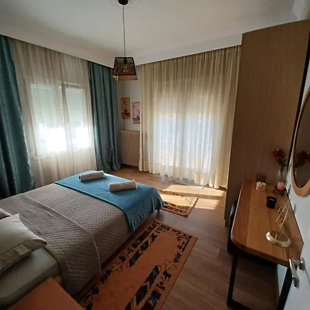 Marvic House Exaplatanos