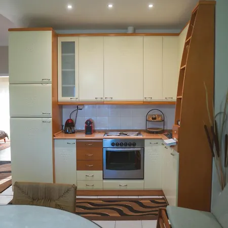 Marvic House Exaplatanos