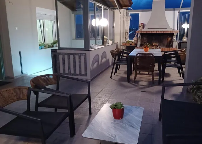 Marvic House Exaplatanos