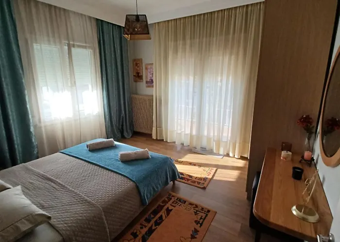 Marvic House Exaplatanos